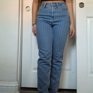 hollister mom jean ☯️